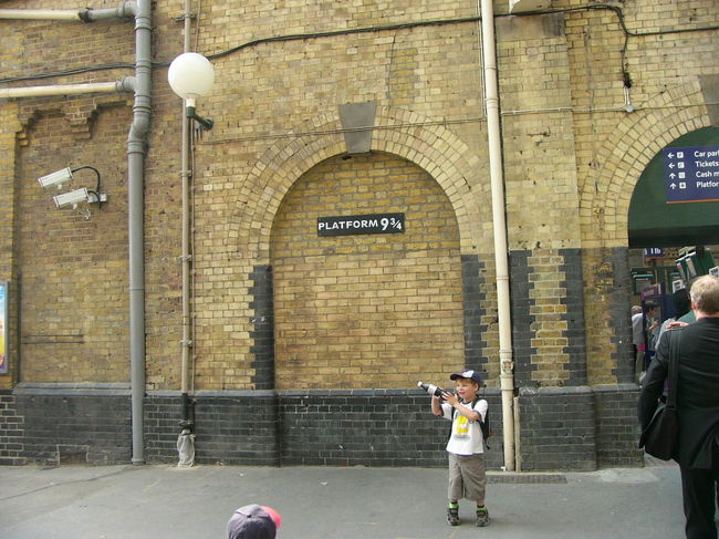 １０年前の写真なのであまり良いのがありませんが、ロンドンからケンブリッジを通ってニューマーケットへ列車で移動しました。