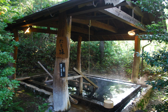 夏の帰省５泊６日の内、１泊２日で黒川温泉に行ってきました♪<br /><br />今回の温泉、本当は旦那様ご両親にプレゼントさせて頂き、<br />４人でお出かけ♪の予定だったのに・・・。<br />１週間前に予約確認したら、<br />２部屋予約していたはずなのに１部屋しか予約できておらず・・・。<br />あぁぁぁぁああああああ＞＜<br />悲しい・・・＞＜<br />自分のポカ具合が憎い。涙<br />予約に失敗なんて初。<br />慣れないことしたからかな。涙<br /><br />当然、優しすぎるご両親は、<br />「いつも忙しくしてるんだから、二人でゆっくりしておいで*＾＾*」と。<br /><br />ってことで、結局、お言葉甘え自分たちだけで出かけてきました。<br />いつか本当にプレゼントさせてもらおーっと！！<br />うん、今度は絶対ヘマしないー！（誓い！）<br /><br /><br />