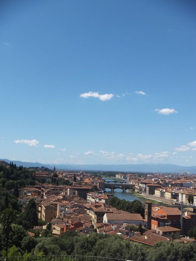 初めてのイタリア旅行で、ミラノ・ヴェネツィア・フィレンツェ・ローマを回ってきました。<br /> 阪神航空フレンドツアー利用。<br /> ヴェネツィアからフィレンツェに移動し、2泊しました。