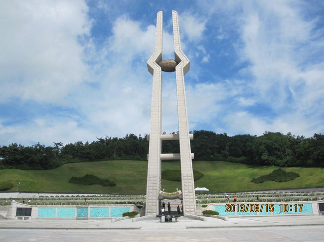 今回は韓国8回目にして初めて全羅道に行ってきました。<br /><br />目的地は光州! <br /><br />光州と言えば、518(光州民主化運動)とスジちゃん(miss A)と野球ですかね。<br /><br />比較的余裕を持って、あまり計画を立てないでゆっくり旅をしてきました。<br /><br />ソウルやプサンなどに比べると、観光地とは言えない地域ですが、普通の韓国の方が住んでいる本当の韓国を感じられたかなと思います。<br /><br />ちなみに、今回はスジちゃんは出てきません。(笑)