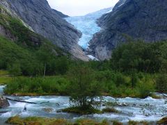 氷河の色ってこんなに青かったの!?　温暖化の影響でBriksdal氷河(ノールフィヨルド）がトレッキングできない!!【白夜のFjord 1600kmドライブ〈3〉】