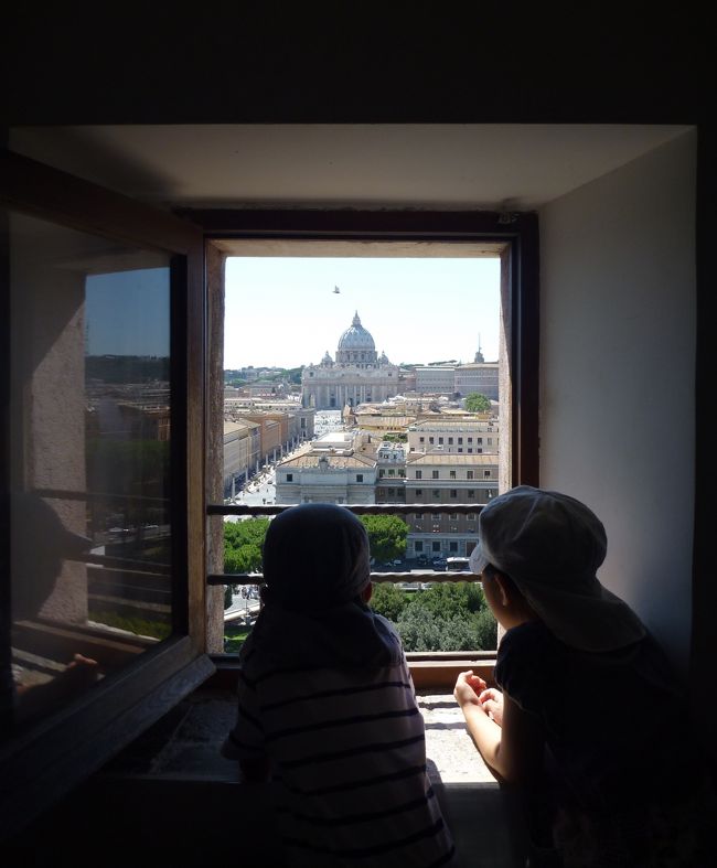 両親と私たち娘夫婦、8才・6才の子供たちの三世代で行ったイタリア・ローマとアグリツーリズモの旅行記です<br /><br />【6日目】<br />ヴァチカンにて、美術館→サンピエトロ寺院→サンタンジェロ城を巡りました。