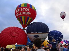 UP ! UP !　夏空に浮かぶ熱気球に思いをこめて…ブリストルのインターナショナルバルーンフェスタ2013　◆イギリス◆