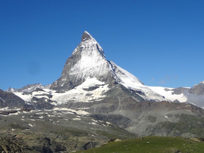 ３年越しの計画が実り、スイス旅行に出かけました。当日旅行3日目。旅の最大の目的の一つ「マッターホルン」を一路目指しました。天候は快晴。最高のハイキング日和でした。<br /><br />その他、今回の旅行で以下の旅行記も作成しておりますので、よろしければご覧ください。<br /><br />(Vol.1) http://4travel.jp/traveler/wakanag/album/10801108/<br />(Vol.2) http://4travel.jp/traveler/wakanag/album/10804328/<br />(Vol.4) http://4travel.jp/traveler/wakanag/album/10804911/<br />(Vol.5) http://4travel.jp/traveler/wakanag/album/10805146/<br />(Vol.6) http://4travel.jp/traveler/wakanag/album/10805658/<br />