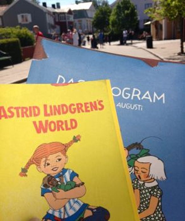 5年くらい前からずっと行きたかったスウェーデンの小さな町、ビンメルビィ Vimmerby。<br />日本では知られていないと思いますが、この町はおそらくスウェーデンでは有名な町なのではないでしょうか。<br />それはスウェーデンを代表する児童文学作家のひとり、アストリッド・リンドグレン Astrid Lindgren が生まれ育った街だから。<br />リンドグレンは代表作『長くつしたのピッピ』で日本でも知られていると思いますが、 北欧好きや映画好きの人には『ロッタちゃん』シリーズや『やかまし村の子どもたち』シリーズでも知られているかもしれません。<br />そのリンドグレンにまつわるものや生家を移築した場所がビンメルビィにあります。<br />さらに映画『ロッタちゃん』の撮影された場所『アストリッド・リンドグレン・ワールド Astrid Lindgren V&#228;rld』もあるんです。<br />映画『ロッタちゃん』『やかまし村の子どもたち』が大好きで数えきれないほど観たので、ずっと舞台の場所に行ってみたいなと思い続けて約5年。<br />ようやく行くことができました！<br /><br /><br />詳しくは旅日記をどうぞ！<br />http://www.geocities.jp/tsukikoworld/contents.html