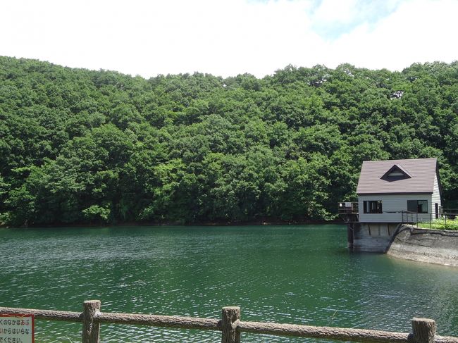 七ヶ宿の長老湖へ行ってきました。長老湖を散策し、横川やまびこ吊り橋を渡ってきました。