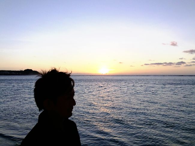 22年ぶりにグアムに友人と旅行しました。<br />格安ツアーでしたが、それなりに楽しかったですｗ<br />タイトル写真はタモン湾の夕陽です。