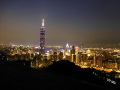 女三代の台湾旅行　その2　2日目（中正紀念堂 鼎泰豊 龍山寺 TAIPEI101 象山 ）