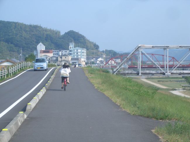 こちらは8/12-15までの高知旅行2日目の旅行記です。<br />一日四万十で遊び、夜に高知市へ戻ってきました。<br />暑くてどこの運動部だよ、っていう。<br />書き終わってみれば怒りの旅行記だな。<br />激おこ何とやらだな。<br />まぁ、読んでいってや～。