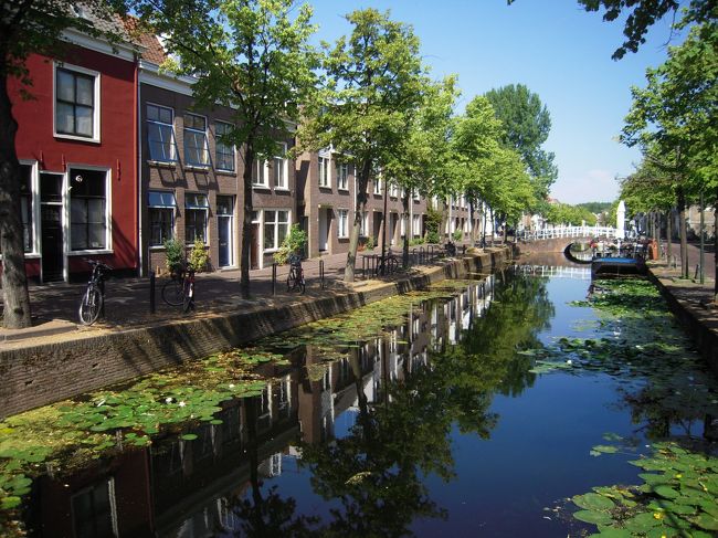 2013年の夏休みは「土日＋夏季休暇4日間＝6日間（7月20日～25日、4泊6日）」のオランダのみ弾丸旅行です。<br /><br />7月23日(火)、フェルメールが生涯を過ごした、デルフト・ブルーの陶器の街、デルフト（Delft）に行ってきました。<br />