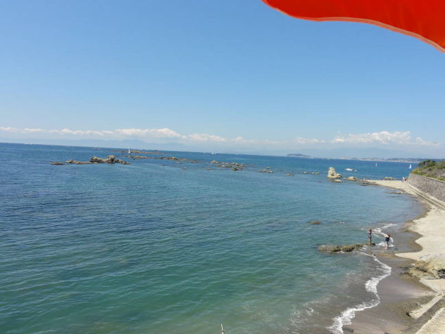 夏の間は人が大勢押し寄せる湘南海岸。暑いし渋滞が目に見えているので家でじっとしてしていましたが８月も終盤に入りそろそろ出かけてもいいかなと青空の広がった平日にドライブしてきました。