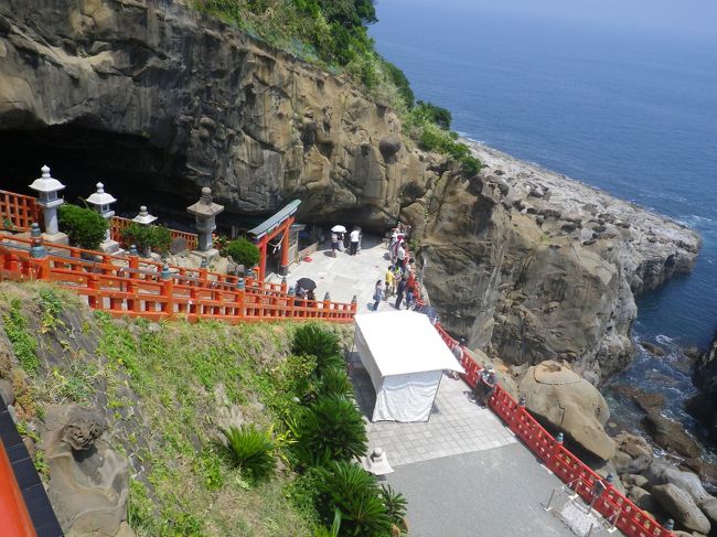 宮崎の２日目は、ホテルから徒歩圏内の青島神社への参拝からスタートです。<br /><br />海岸を歩きながら、青島神社まで散歩な感じがまた楽しかった。<br /><br />青島神社、なんだか不思議な場所ですね。<br /><br />思っていたよりも、楽しかったです。<br /><br />それからは車で鵜戸神宮へ。<br /><br />もちろん、運玉を投げたり、御朱印をもらったり。<br /><br />その次は、宮崎市内にもどり、宮崎神宮・護国神社を参拝。<br /><br />