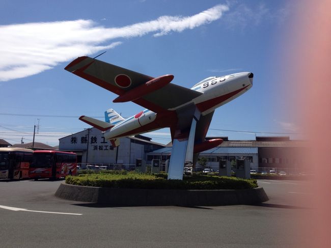 浜松基地のよこに航空自衛隊の博物館がああるときき<br />日帰りでいってきました。<br /><br />表紙写真は初代ブルーインパルスが使っていた飛行機です。<br /><br />ブルーインパルスはむかし浜松にいたそうです。