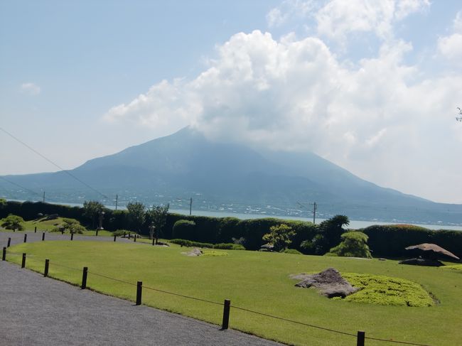 友人と二人で夏の鹿児島を旅してきました。<br />指宿と霧島の温泉どころももちろん行って来ました。<br />どっちもいいお湯だったな〜。<br />写真がとても少ないのですが、参考になれば何よりです。