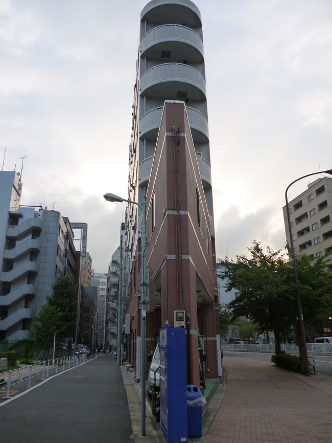 久しぶりの東京散歩♪<br /><br />今日も恵比寿を歩きますよ~^^<br /><br />今朝は非常に涼しかったのですが、<br />日中は気温が上がりましたね。<br />30度近くあったでしょうか!!<br /><br />まぁ、少しずつ秋に近づきつつありますね。<br /><br />秋が近づくと名残惜しくなる夏♪<br />暑さを感じながら街歩きしたいと思います^^