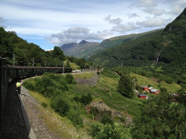 ノルウェーのフィヨルドを結ぶ絶景路線を乗車する