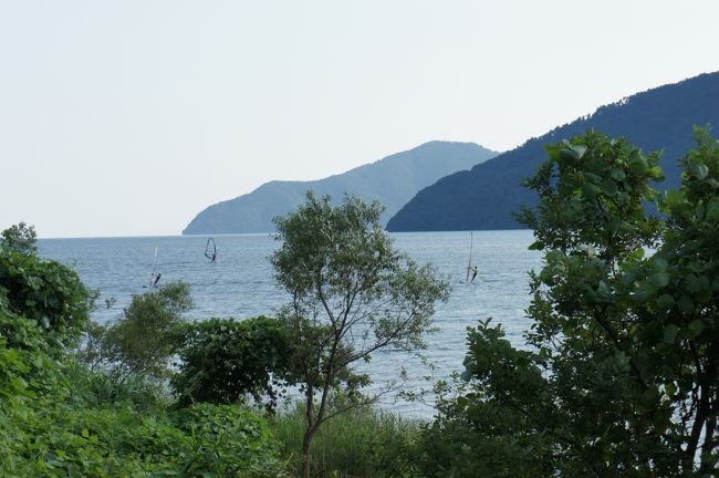 2011年8月，滋賀の琵琶湖を愛車のバイクで走ってきました！<br /><br />大津から湖岸道路を左回りに走ります。途中，長浜でバイクをおりて街あるきを楽しんだ後は，さらに北上して奥琵琶湖へ。湖西側を通ってぐるりと一周しました。琵琶湖のよさを再発見する旅になりました。