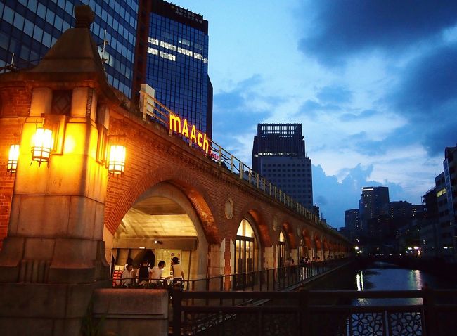 2013.9.14　旧万世橋駅の赤レンガ高架橋の遺構を生かし<br />新しい商業施設『マーチエキュート神田万世橋』がＯＰＥＮ☆彡<br /><br />前々から気になっていた御徒町～秋葉原区間の高架下のアート<br />空間、ものづくりの街『２ｋ５４０』と今年６月に秋葉原駅<br />高架下にできた『ちゃばら』も合わせ行ってみました♪<br /><br />※2014.6 <br />世界で最も電車に近い?カフェ＆バー　N3331の写真追加 <br /><br /><br /><br />■マーチエキュート神田万世橋<br />http://www.maach-ecute.jp/<br />■２ｋ５４０<br />http://www.jrtk.jp/2k540/<br />■ちゃばら<br />http://www.jrtk.jp/chabara/