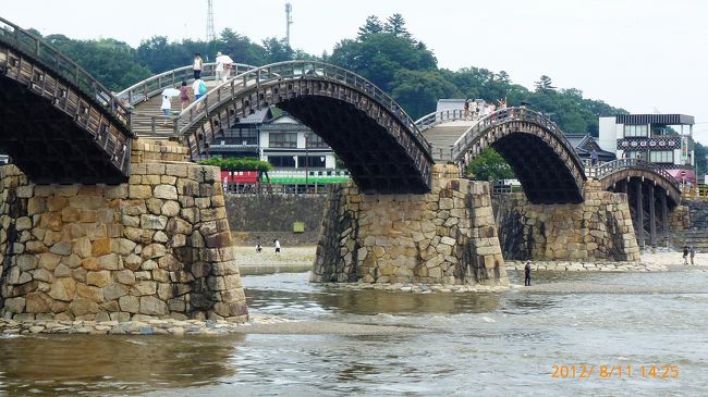 羽田から広島まで空路移動、空港からレンタカーで広島～山口～下関～歩いて九州上陸～角島大橋～石見銀山～広島空港までぐるっと周った2泊3日の旅行です。<br /><br />■旅行日程<br /><br />1日目：自宅⇒羽田空港ANA671/06:50 - 08:10⇒広島空港⇒広島市内平和祈念公園⇒岩国市錦帯橋⇒山陽小野田市（パーク・イン山陽小野田宿泊）<br /><br />2日目：山陽小野田市⇒下関関門橋⇒角島大橋⇒江津市（ビジネスホテル　サンモール宿泊）<br /><br />3日目：江津市⇒石見銀山⇒広島空港JAL1612/普通/17:35 - 19:00⇒羽田空港⇒帰宅<br /><br />■盆休み広島～山口FLY＆DRIVE　<br /><br />盆休み広島～山口FLY＆DRIVE　2日目：関門トンネル人道を徒歩で九州門司へ～絶景の角島大橋～鳥居の数が凄い本州最西端元乃隅稲荷<br />http://4travel.jp/travelogue/10812475<br /><br />盆休み広島～山口FLY＆DRIVE　3日目（最終日）：石見銀山～広島空港<br />http://4travel.jp/travelogue/10812518<br /><br />