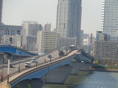 ゆりかもめからの風景・・・晴海大橋と豊洲大橋