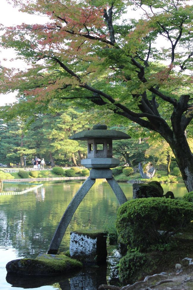 ずいぶんと前に、1週間の北陸旅行を計画し、楽しみにしていたのに、直前に入院。それっきりになってしまった。今回、旦那から、「行ってみようか?」とのお誘いがあり、3日間になってしまったけど、やっと北陸の旅が実現できました~♪<br />今回は、時間があまりないので、鉄道を使うことに。久しぶりに乗った新幹線にテンションあがりましたぁ♪<br />金沢ではバスの時間に追われ、バタバタとした忙しい日程になってしまい、行きたいところも行けなかったり。とりあえずのプランのまま見直しをしないで実行してしまった私。もっとちゃんと考えれば、もう少しゆっくりできたかもね。反省