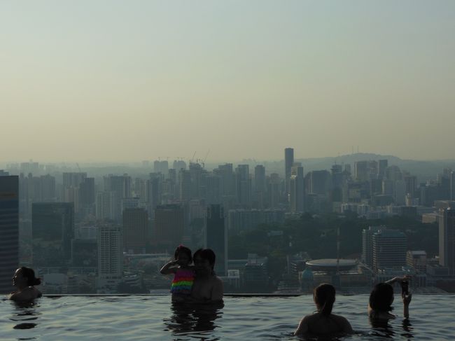 夏休みにMacau, Hong Kong, Singaporeへ。<br /><br />【航空会社】<br /> Cathay Pacific Airways (キャセイパシフィック航空)<br />【 クラス 】<br /> Business Class (ビジネスクラス)<br />【 宿 泊 】<br /> Hotel Michael (ホテルマイケル)<br /> Marina Bay Sands (マリーナベイサンズ)