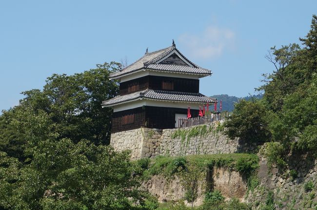 以前宿泊した奥日光の休暇村が気に入ったので、他の休暇村に泊まって登山は？と提案。すでにどこも満室で唯一予約が取れたのが「上信越高原国立公園　休暇村　鹿沢高原」<br />場所は？群馬県　嬬恋です。<br />草津温泉に近い（といっても、車で1時間）ので、百名山の草津白根山に行くことにしました。<br /><br />いつものように渋滞を避ける為に、５：３０出発。<br />車は多いようですが、渋滞は何とか避けられました。<br /><br />旅行二日目<br /><br />休暇村の温泉に入っている時、隣にいた親子が明日の予定を話しているのが聞こえてきました。その会話の中に度々出てくる「まつたけやま」<br />「まつたけやま」って何？？？<br /><br />「マツタケ山」とは別所温泉近くの山で、マツタケ料理を提供している場所のようです。<br />