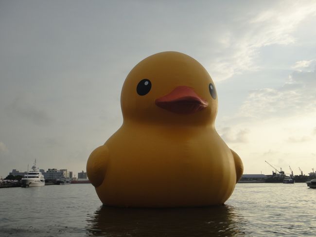 台湾旅行、普通は台北に行くのでしょうが１度行ったことがあるしどうしても同日チケットがとれず…<br /><br /><br />他の国も考えたけど気分は「台湾」！！<br /><br /><br />どうにか取れたので高雄に予定変更。。。。<br /><br /><br />高雄は高雄！！！素敵なまちでした☆