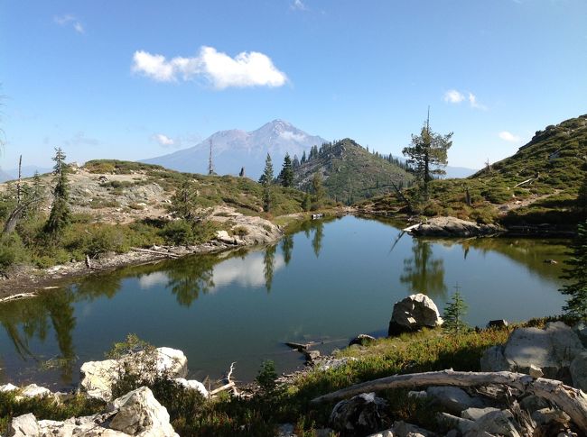 迷いながらも、ハートレイクにたどり着けました<br /><br />http://hikemtshasta.com/trinity-divide-trails/heart-lake-trail/