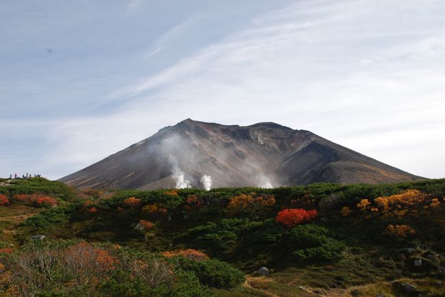 　33回も行っとうのに中々行かれへんかった紅葉の時期の北海道。<br /><br />見るんやったら日本で一番早く見られる旭岳・黒岳へ行来ました。<br />2つのハプニングも今じゃいい思い出になりました。