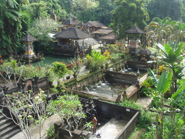 去年初めて行って、すっかり気に入った、バリ島ウブド。<br />今回も同じホテルの同じ部屋をリクエスト。<br />スタッフも全然変わらず、懐かしく迎えてくれました。<br /><br />今回はウブドも一人で散歩したり、帰りにクタにも寄れたので大満足。<br />ぜひまた来年も行きたいなー。