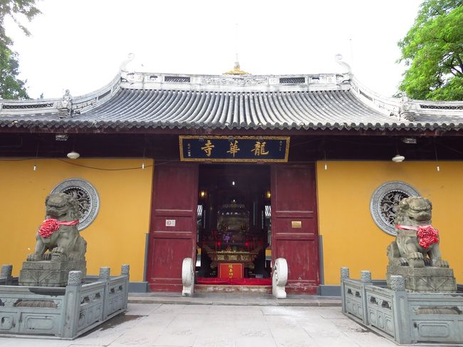 上海で過ごす日曜日。<br />初めて龍華寺に行きました。