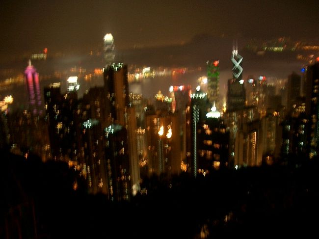 人生で初めての香港旅行は楽しい思い出よりもほろ苦い思い出が一杯の旅でした。<br />選んだ時期が悪かったとは言えついていない出来事だらけ。。。。<br />もう香港は懲り懲りだと心に決めた物でした
