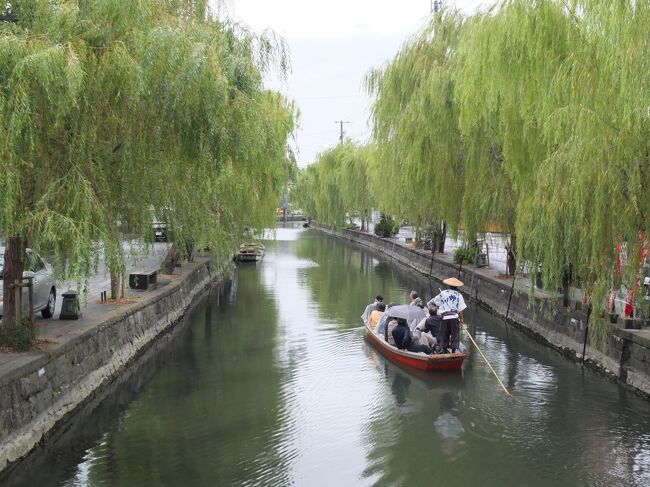 東京から日帰りで全都道府県めぐりの第10回目は福岡県です。<br /><br />福岡は大都市ということもあってか、移動手段がよく整備されており比較的旅程が組みやすいので県を南から縦断することにしました。<br /><br />概ね予定通り廻れたのですが、この日は沖縄に台風がきておりそのせいか一日中雨。。風も段々強くなっていきました。。<br /><br />仕方が無いので柳川の川下りはカット、柳川散策は急いで駅に向かうだけ、福岡では極力建物の中で過ごすことにしました。。そういうわけで今回は室内ショットが多いです。。<br /><br />7:20 羽田空港<br />　↓NH451<br />9:10 佐賀空港<br />9:20 佐賀空港<br />　↓乗合タクシー（有明交通）<br />9:53 ★北原白秋生家・記念館<br />10:48 ★鰻のせいろ蒸し＠元祖若松屋<br />11:34 ★柳川散歩<br />12:36 西鉄柳川駅<br />　↓西鉄天神大牟田線特急<br />13:08 西鉄二日市駅<br />13:21 西鉄二日市駅<br />　↓西鉄太宰府線<br />13:26 太宰府駅<br />13:39 ★太宰府天満宮＆梅が枝餅を食べる<br />14:41 太宰府駅<br />　↓西鉄太宰府線<br />14:46 西鉄二日市駅<br />14:48 西鉄二日市駅<br />　↓西鉄天神大牟田線急行<br />15:06 西鉄福岡駅<br />15:15 天神駅<br />　↓福岡市地下鉄空港線<br />15:19 祇園駅<br />15:23 ★東長寺（日本最大の木造坐像）<br />15:54　祇園町バス停(6分遅れ)<br />　↓西鉄バス312<br />16:10　博物館北口バス停(6分遅れ)<br />16:16 ★福岡市博物館で金印を見る<br />17:27 ★福岡タワー<br />18:16 福岡タワー南口(ＴＮＣ放送会館前)バス停(1分遅れ)<br />　↓西鉄バス305<br />19:14 博多駅シティ銀行前Fバス停(26分遅れ)<br />19:21 ★博多ラーメンを食べる＠一風堂<br />　★博多とおりもんを食べる<br />19:58 博多駅<br />　↓福岡市地下鉄空港線<br />20:03 福岡空港駅<br />21:30 福岡空港<br />　↓NH274<br />22:50 羽田空港（10分早い）<br /><br /><br />柳川の川下りをするのであれば<br />6:25 羽田空港→8:10 福岡空港（ANA）<br />8:37 福岡空港駅→9:47 西鉄柳川駅（電車）<br />これだと10:00前には川下りをスタートでき、11:00すぎに白秋記念館（所要30分）や昼食をとって（所要60分）、周辺を20分くらい散策後タクシー等で駅に戻って13:30頃・・・というプランもありかと思います。<br /><br />ちなみに電車の場合、博多からの最終は18:55博多駅→23:45東京駅（JR新幹線のぞみ64号）です。<br />※いずれも2013年のダイヤです<br /><br />A day trip from Tokyo #10 - Fukuoka prefecture<br />Yanagawa, Dazaifu &amp; Fukuoka city<br /><br />For English readers, please refer to:<br />Yanagawa City Tourism Association<br /> - http://www.yanagawa-net.com/eng/<br />YokaNavi (Fukuoka/Hakata Tourist Information Site)<br />including Dazaifu Tenmangu Shrine<br /> - http://yokanavi.com/eg/