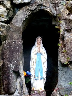 キリストの神を覗く旅路第３部五島列島の小さく質素だが美しい教会群巡礼27洞窟から現れたルルドのマリア・曽根カトリック教会