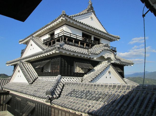 松山を半日で回るちょい旅です。<br />半日なので、松山空港−松山市駅−松山城−道後温泉−大街道−松山市駅と回る旅です。<br />