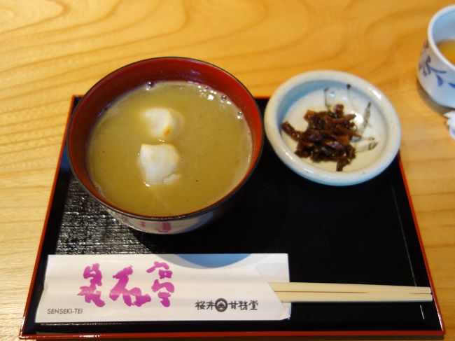 昨日の夕食で栗ご飯をいただいたので，今日のランチは，おいしそうな「栗おこわ」は割愛して，信州そばとお汁粉をいただきました。