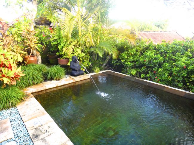 2013年のゴールデンウィークに8泊9日でバリ島に旅行させていただきました。<br /><br />第2回目は〜フォーシーズンズ（ジンバラン）編〜<br />Four Seasons Resort Bali at Jimbaran Bay<br />お部屋は、One Bedroom Villa<br />場所はジンバランです。<br /><br />以前、サヤン（ウブド）のフォーシーズンズに宿泊させていただき、とても良かったので、今回はジンバランのフォーシーズンズを選ばせていただきました。さすがフォーシーズンズと言った感じでリゾート内は広い敷地にもかかわらず、しっかりと手入れがされていて奇麗でした。プライベートプールは広くはないのですが、とても感じが良く快適でした。ありがとうございます。