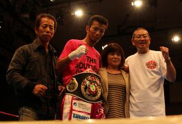 ボクシングの聖地後楽園ホールで教え子和氣慎吾東洋太平洋スーパーバンタム級チャンピオンの２度目の防衛戦を応援