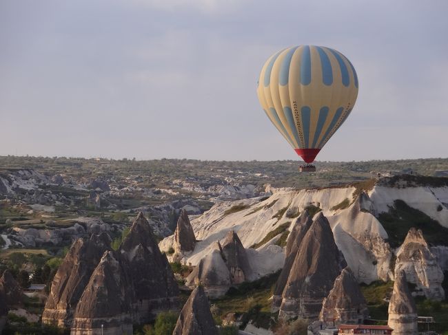 2013年のGWはトルコへ旅行してまいりました。<br /><br />今回はカッパドキアやパムッカレなど、<br />今まで訪れたクルーズのトルコ観光ではカバーできていなかったトルコの世界遺産を巡る旅です。<br />トルコは国土が広く観光地間の移動が多いので、今回は個人手配ではなく、ツアーに参加してみました。<br /><br /><br />トルコ、親日の素敵な国でした！<br />