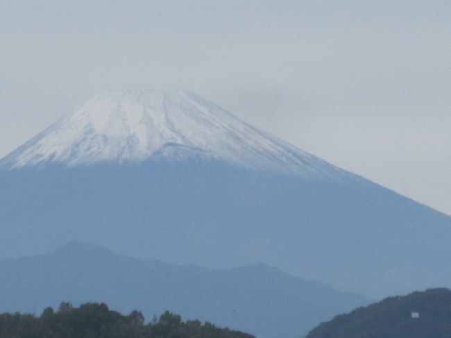 富士山が世界遺産登録後初冠雪でした。<br /><br />例年よりかなり遅く、昨年よりも19日遅い初冠雪でした。<br /><br />富士山には雪が良く似合います。<br />これからの富士山の姿が楽しみです。