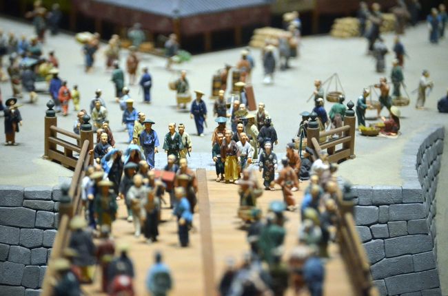 11年振りの江戸東京博物館。<br />両国国技館、旧安田庭園を訪れた後に隣接する江戸東京博物館を訪れた。<br />特別展「ファインバーグ・コレクション展-江戸絵画の奇跡-」を見た後に常設展示を見る。<br />特別展は撮影禁止だったが、常設展は撮影OK。<br />常設展で、江戸、東京の町並みや歴史を見ることが出来、懐かしい昭和の時代を思い出す事が出来た。<br /><br />前回は、2,002年大相撲九月場所、貴乃花の復活場所を見に行った時に江戸東京博物館を訪れた。<br />http://4travel.jp/traveler/stakeshima/album/10320937/