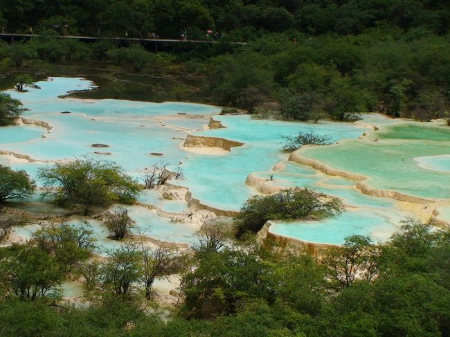 高山病に気を付けながら、黄龍観光。<br /><br />　8月11日(土) 出国<br />　8月12日(日) 峨眉山<br />　8月13日(月) 楽山<br />　8月14日(火) 九寨溝<br />　8月15日(水) 九寨溝<br />★8月16日(木) 黄龍<br />　8月17日(金) 成都<br />　8月18日(土) 帰国