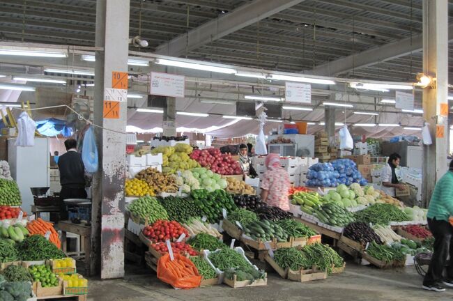 2011冬、シリア等・中東旅行記(4/54)：ドーハ、中央野菜市場、葡萄、リンゴ、栗、枇杷、ザクロ