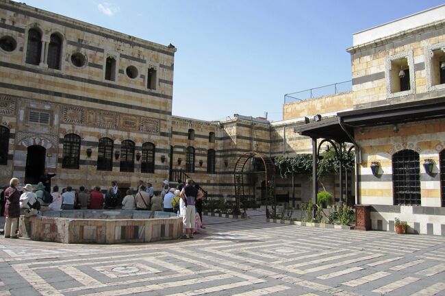 ダマスカス旧市街のサラディーン廟、アゼム宮殿、ウマイヤド・モスクなどの紹介です。どちらも、歩いて見学できる範囲にありました。