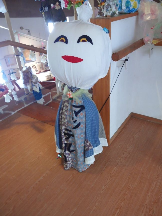 今回も超B級観光の目玉も一つてるてる坊主のふるさと!長野県池田町へ行って来ました。<br /><br /><br /> 「てるてる坊主、てる坊主、あした天気にしておくれ」で始まる童謡『てるてる坊主』。皆誰もが知っている曲です。作詞・浅原鏡村、作曲・中山晋平だそで。作詞の浅原鏡村さんは、長野県の池田町の出身であり、、池田町てるてる坊主のふるさと』を展開しています<br /><br /><br />