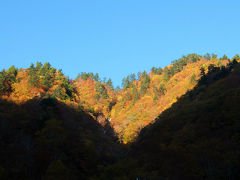 ２０１３　秋　奥会津紀行ー４　花木の宿付近　早朝散歩　紅葉