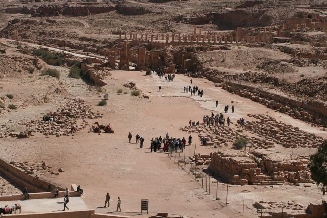 2011冬、シリア等・中東旅行記(40/54)：ペトラ、ペトラ遺跡、山羊の誕生、ゼウス神殿、カスル・アル・ビント