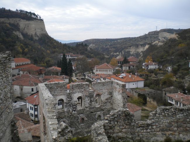 ブルガリアに来たんだからソフィアとリラの僧院は訪れる予定に決まってます（笑）<br />その前に静かな田舎街もみたい！ということ訪れたコプリシティッツァとメルニック。<br />二つの街はまさにどツボ！！<br />癒されました。