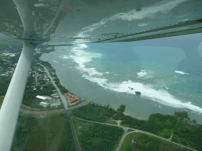 パラオ目的で購入したマニラ発の航空券でしたが、パラオからマニラに戻る便でグアム経由が選択できたので未開拓のグアムに訪問することができました。１００カ国以上訪問しているに、日本からこんなに近いグアムに行ったことが無かったのです。<br />グアム乗り継ぎ時間の１３時間２０分でレンタカーを借りてグアムを一周ドライブしてシュノーケルしてセスナ体験飛行して買い物して思う存分満喫してきました。遊びつくしてやりきった感がありますが大雨で海が荒れていて天気が悪く綺麗な海を見ることが出来なかったことが唯一の心残りです。日本人が多く日本語だらけなので言葉の心配も無く安全でとても観光しやすい場所だし近場なので是非とも再訪したいと思います。<br /><br />大半の日本人は日本から直行便で訪れると思われるグアムですが、私はマニラ→パラオ→ヤップ（経由）にて訪問しました。<br />こうなってしまった理由は次のとおり<br />沖縄にシュノーケルでも行きたいなと思い計画している時、たまにはフィリピンの海に遊びに行くのも有りかもと思い航空券を調査中、ユナイテッド航空のマニラ−パラオ便が２９５２０円でＭＮＬ→ＲＯＲ→ＹＡＰ→ＧＵＭ→ＭＮＬという経路を発見してしまったので行きたくなり、速攻で購入ということがきっかけで始まった今回の旅でした。ユナイテッド航空ではステータスマッチというキャンペーンを実施していてスターアライアンス以外のステータスを持っている人は、ユナイテッドのステータスを体験させてあげますよということのため、今回はスタアラゴールドとしてユナイテッドの待遇を受けさせて頂きました。こんなに安いのに３便中２便もビジネスにアップグレードしてくれてマイルも５１７９ポイント貯まりました（６０００ポイントで国内線片道無料）。飛行機好き短期滞在好きな私にとっては最高にお得な航空券でした。<br /><br />１泊４日の旅で訪問地全てが２４時間未満の滞在でした。<br /><br />１日目　マニラ<br />２日目　パラオ<br />３日目　グアム<br />４日目　マニラ<br /><br />台風と一緒に行動しているような感じで毎日悪天候でしたがパラオとグアムに行けて良かったです。<br />